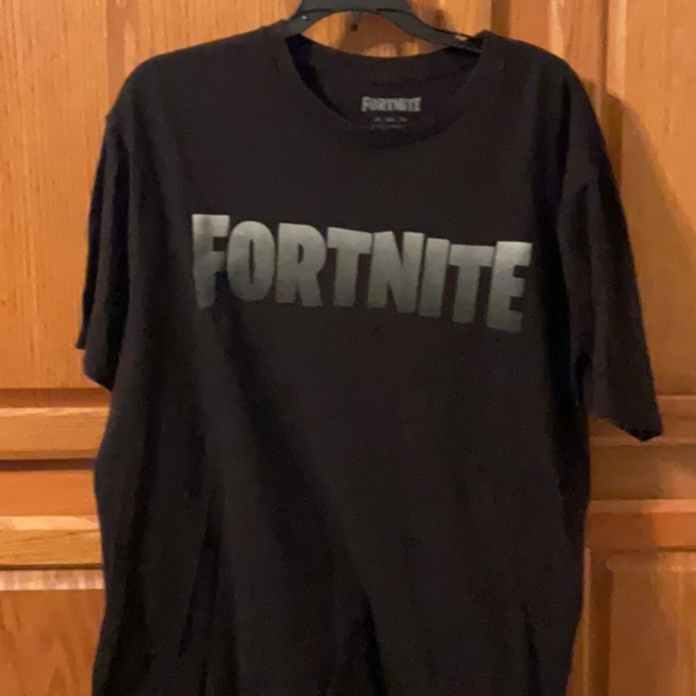 Men’s fortnight T-shirt, size extra large